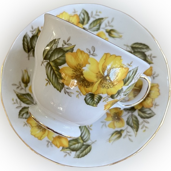 ROYAL VALE Bone China TEACUP & SAUCER. Patt No. 8610. Made in England. - Picture 2 of 7